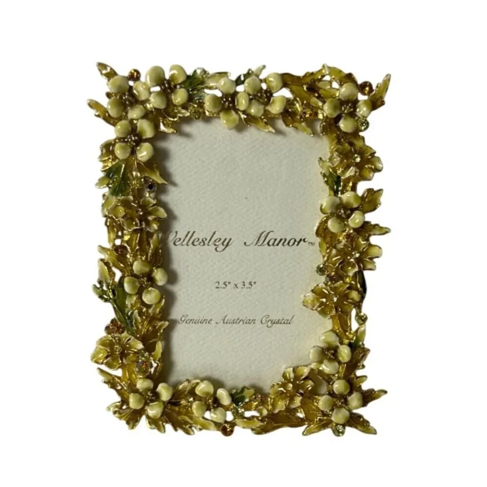 Gold Floral Wellesley Manor 2.5x3.5